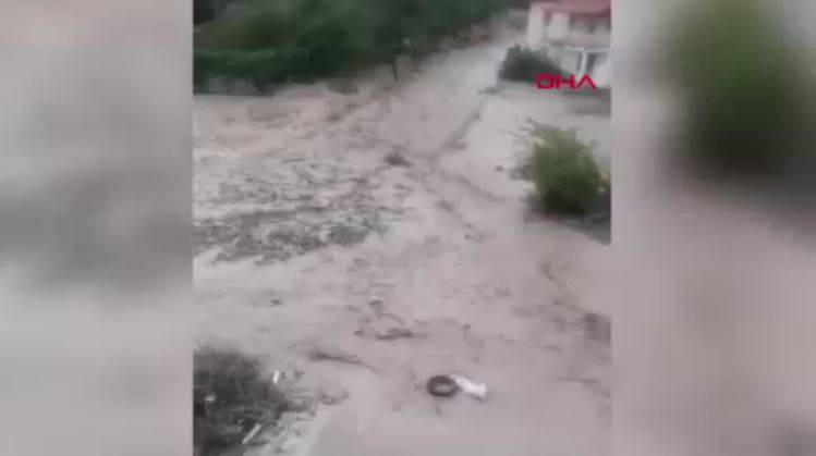 Ankara’da sağanak yaşamı felç etti! Alt geçit ve caddeler sular altında kaldı - Resim: 4